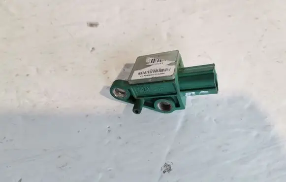 Volkswagen PASSAT B6 Airbag deployment crash/impact sensor 331324