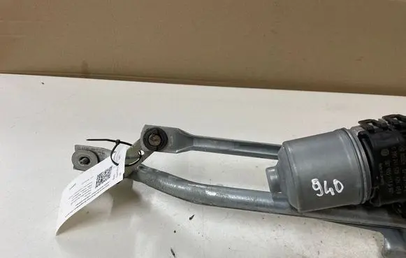 Skoda Superb B5 (3U) Front wiper linkage and motor 0390241528 3B1955113D