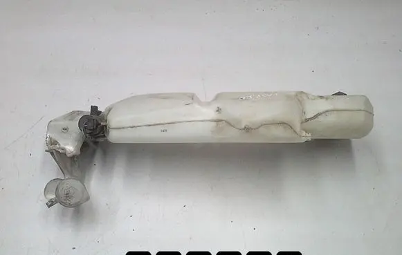 Mitsubishi Pajero Windshield washer fluid reservoir/tank
