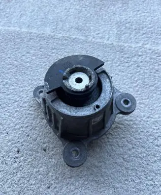 Mercedes-Benz V Class W447 Engine mount bracket A4472411113 ZGS004 EB0098