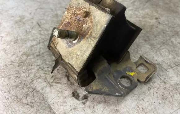 Nissan Navara D40 Engine mount bracket 11220eb300
