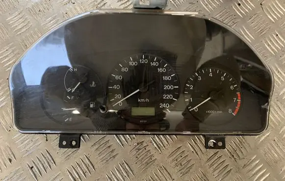 Mazda 323 Speedometer (instrument cluster) 7MBH1CB
