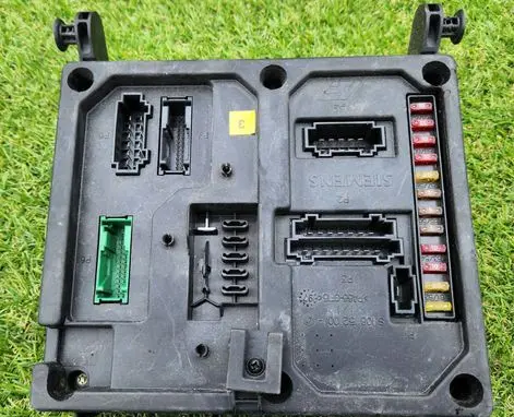 Renault Scenic II - Grand scenic II Engine control unit/module ECU 470662288 S108145300 D 4B205CA