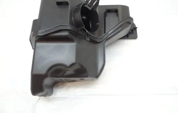Peugeot 5008 III Intake resonator 9837956480