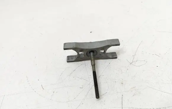 Volkswagen Golf VII Fuel Injector clamp holder