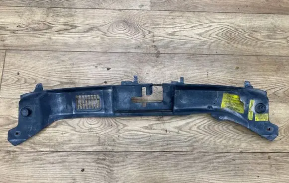 Volvo V50 Radiator trim 30716338 30716339