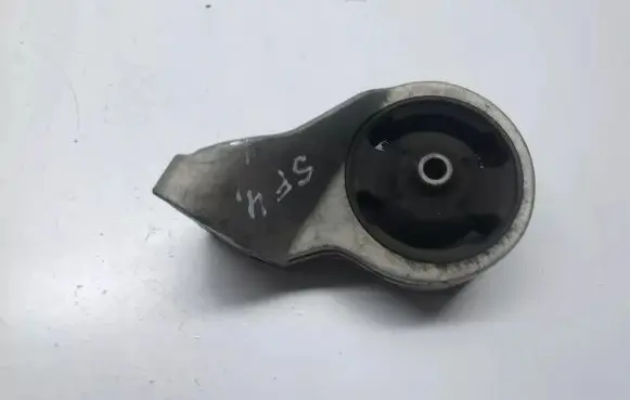 Hyundai Santa Fe Engine mount bracket