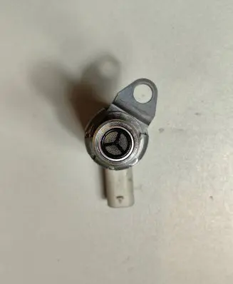 Volkswagen Golf VII Camshaft vanos timing valve 06K115243R