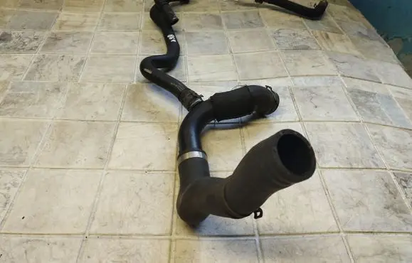 Volkswagen PASSAT B6 Engine coolant pipe/hose 3C0121087A