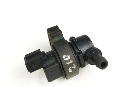 Mercedes-Benz S W220 Valve vacuum 0004701593