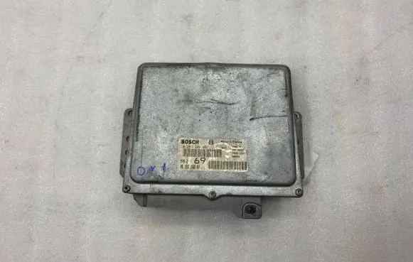 Peugeot 406 Engine control unit/module 0261204697
