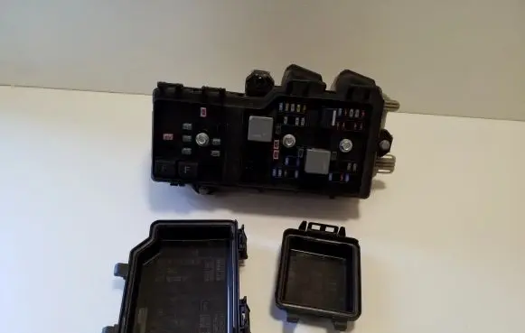 Land Rover Evoque II Fuse module M8D214A073AA