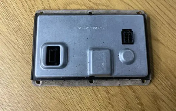 Volvo XC70 Headlight ballast module Xenon 73010157F