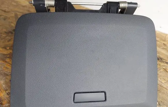 Volkswagen Golf Sportsvan Glove box 0456221