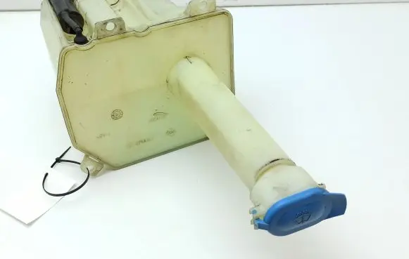 Jaguar XJ X308 Windshield washer fluid reservoir/tank