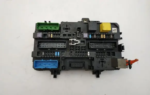Opel Zafira B Fuse box set GM13222173HT