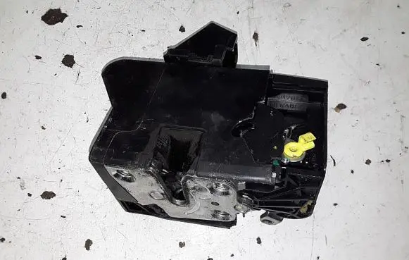 Renault Sandero II Front door lock