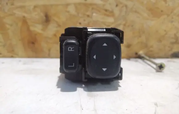 Toyota Avensis T270 Wing mirror switch