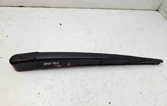 Rear wiper blade arm
