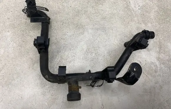 Engine coolant pipe/hose
