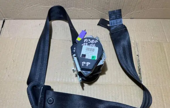 Audi A3 S3 8P Front seatbelt