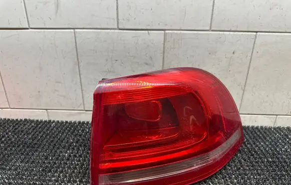 Volkswagen Touareg II Rear/tail lights 7P6945096D