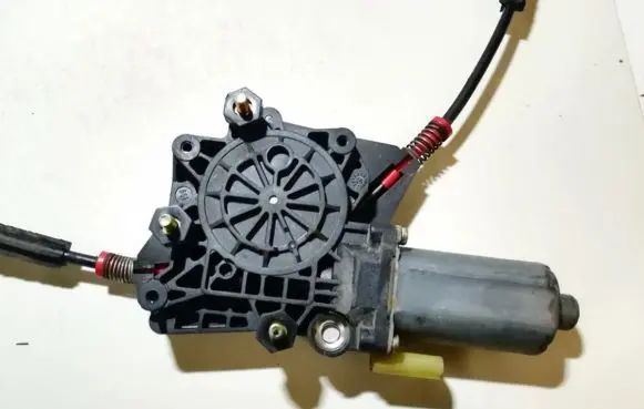 Ford Fiesta Front door window regulator motor 0130821683