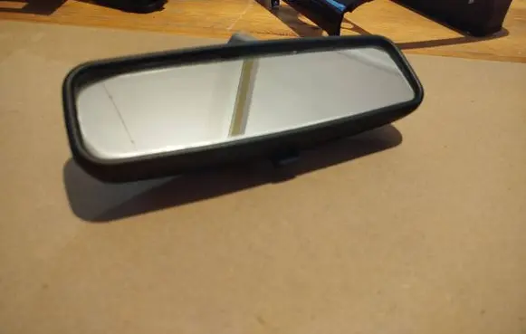 Toyota Avensis T220 Rear view mirror (interior) E11021167