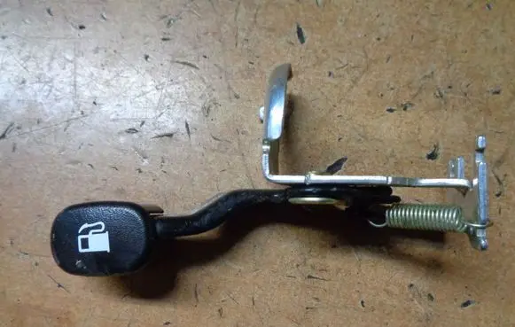 Hyundai i20 (GB IB) Fuel cap release pull handle 