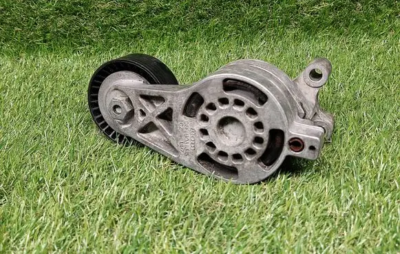 Volkswagen Jetta VI Alternator belt tensioner 06F903315