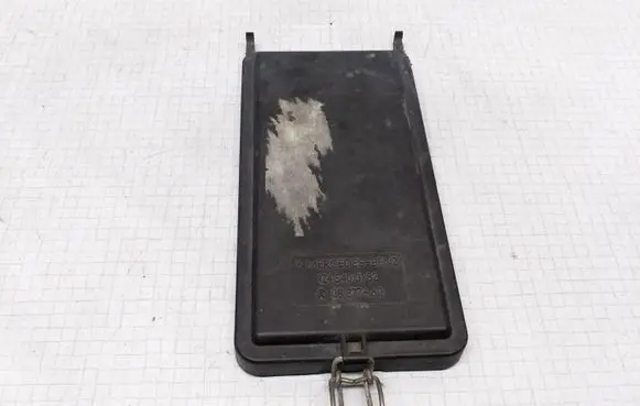 Mercedes-Benz E W124 Fuse box cover 1245400182