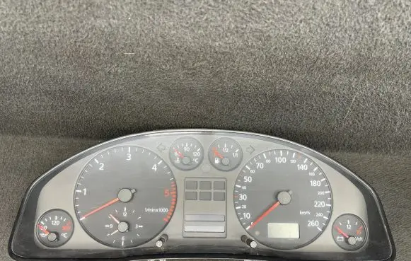 Speedometer (instrument cluster)