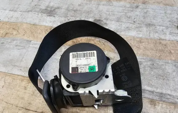 Opel Astra H Rear seatbelt 13155545