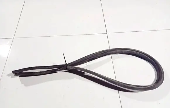 Volkswagen Crafter Rubber seal front coupe door 