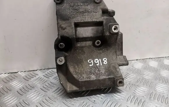Volkswagen PASSAT B5.5 Engine mounting bracket 038260885C