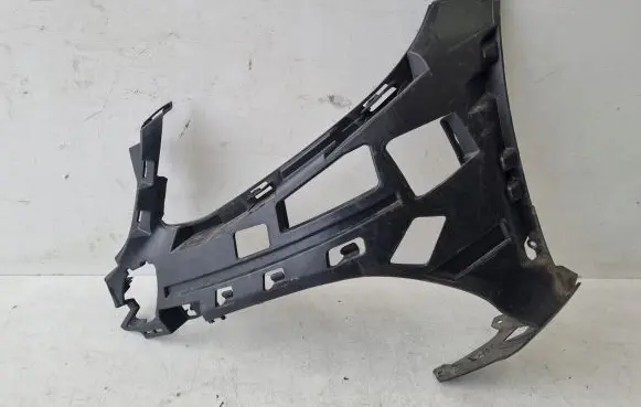 Mercedes-Benz C W205 Front bumper mounting bracket a2058852301
