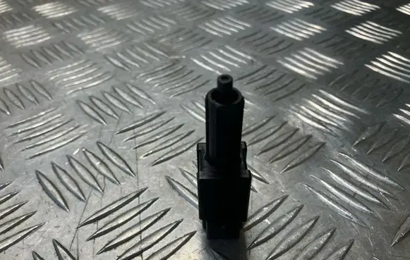 Nissan Juke I F15 Brake pedal sensor switch 