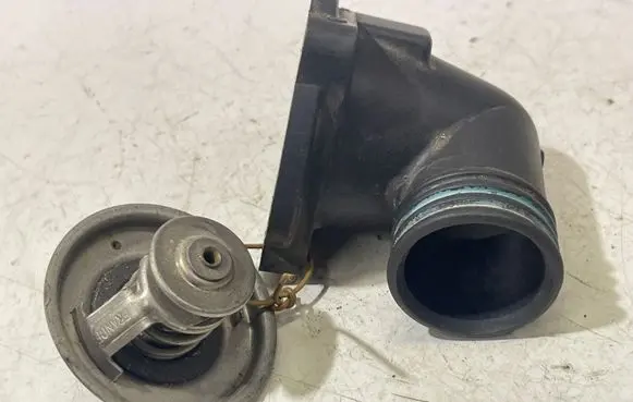 BMW 5 E34 Thermostat/thermostat housing 11532244828