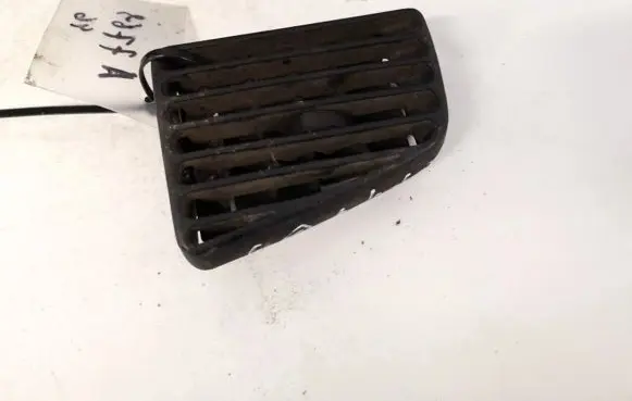 Volkswagen PASSAT B4 Dash center air vent grill 3a1819719