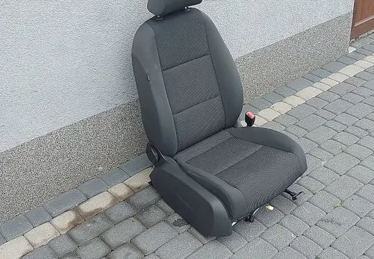Volkswagen Touran II Front driver seat 
