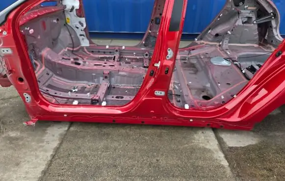 Toyota Yaris XP210 Sill 000034