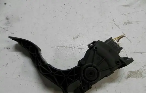 Ford Fusion Accelerator pedal position sensor 2S619F836AA