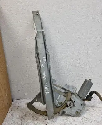Toyota Yaris Front door window regulator with motor 