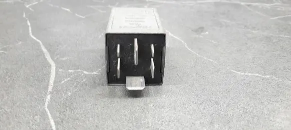 Ford Mondeo Mk III Fuel pump relay 95bg14512aa