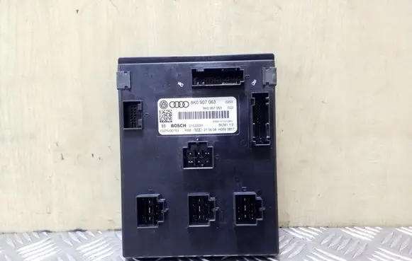 Audi A4 S4 B8 8K Comfort/convenience module 8K0907063 F005V00753