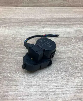 BMW 5 E60 E61 Air flap motor/actuator 6942990 ECB693 WITHPLUG