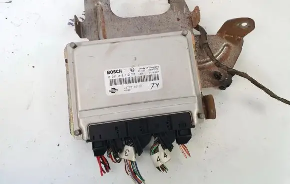 Nissan Almera Tino Engine control unit/module 0281010810 237104u112