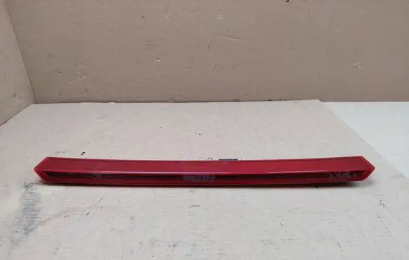Volkswagen Amarok Third/center stoplight E1022191
