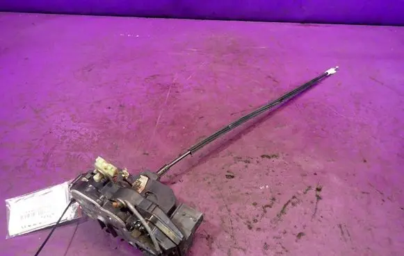 Opel Insignia A Front door lock 