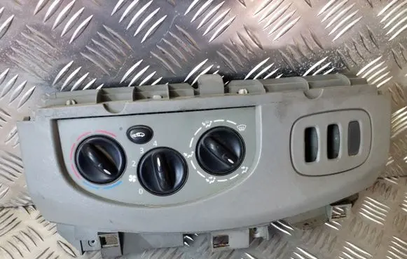 Opel Vivaro Climate control unit
